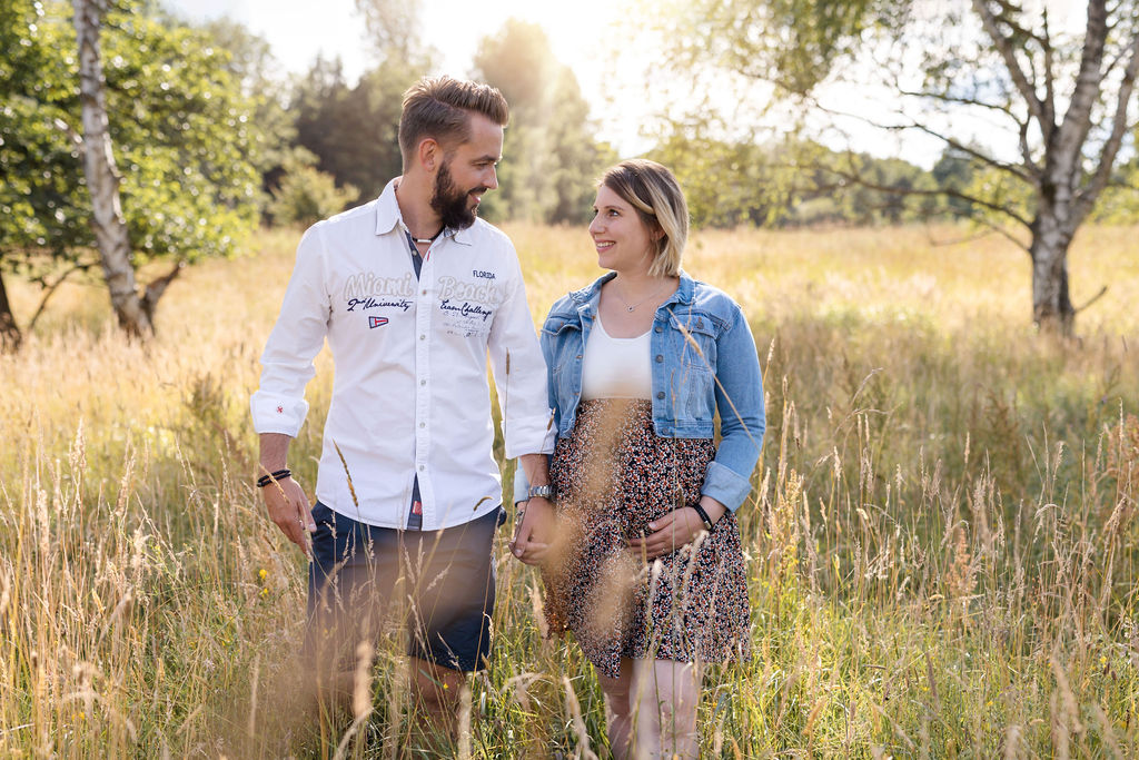 Babybauchfotos in der Natur – emotionale Erinnerungen