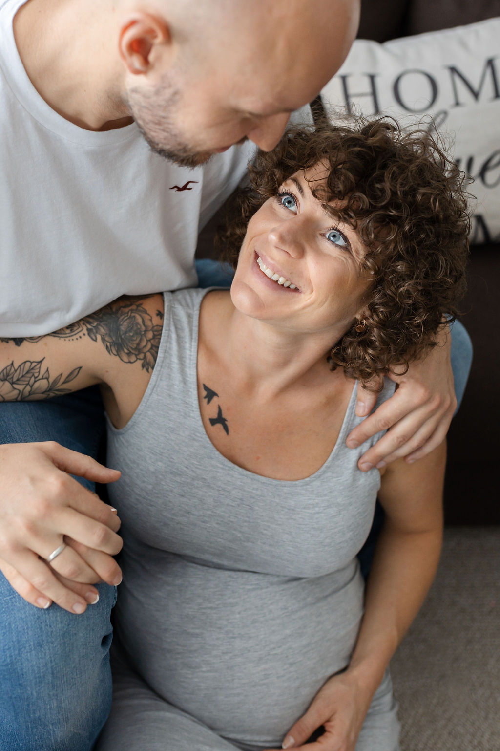 Babybauchfotografie – magische Schwangerschaftsbilder im eigenen Zuhause