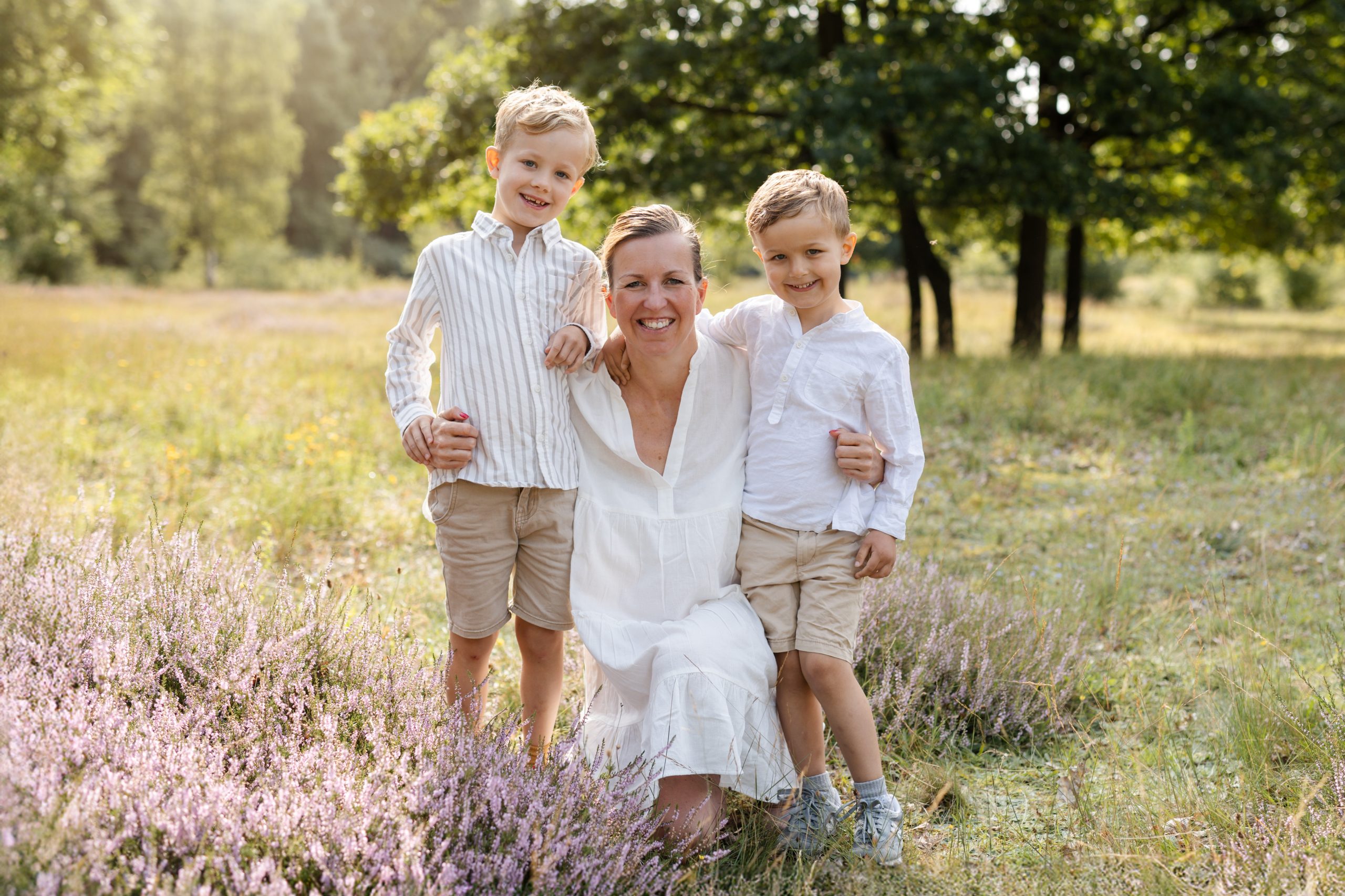 Familienporträt beim Spaziergang – gemeinsame Erinnerungen schaffen
