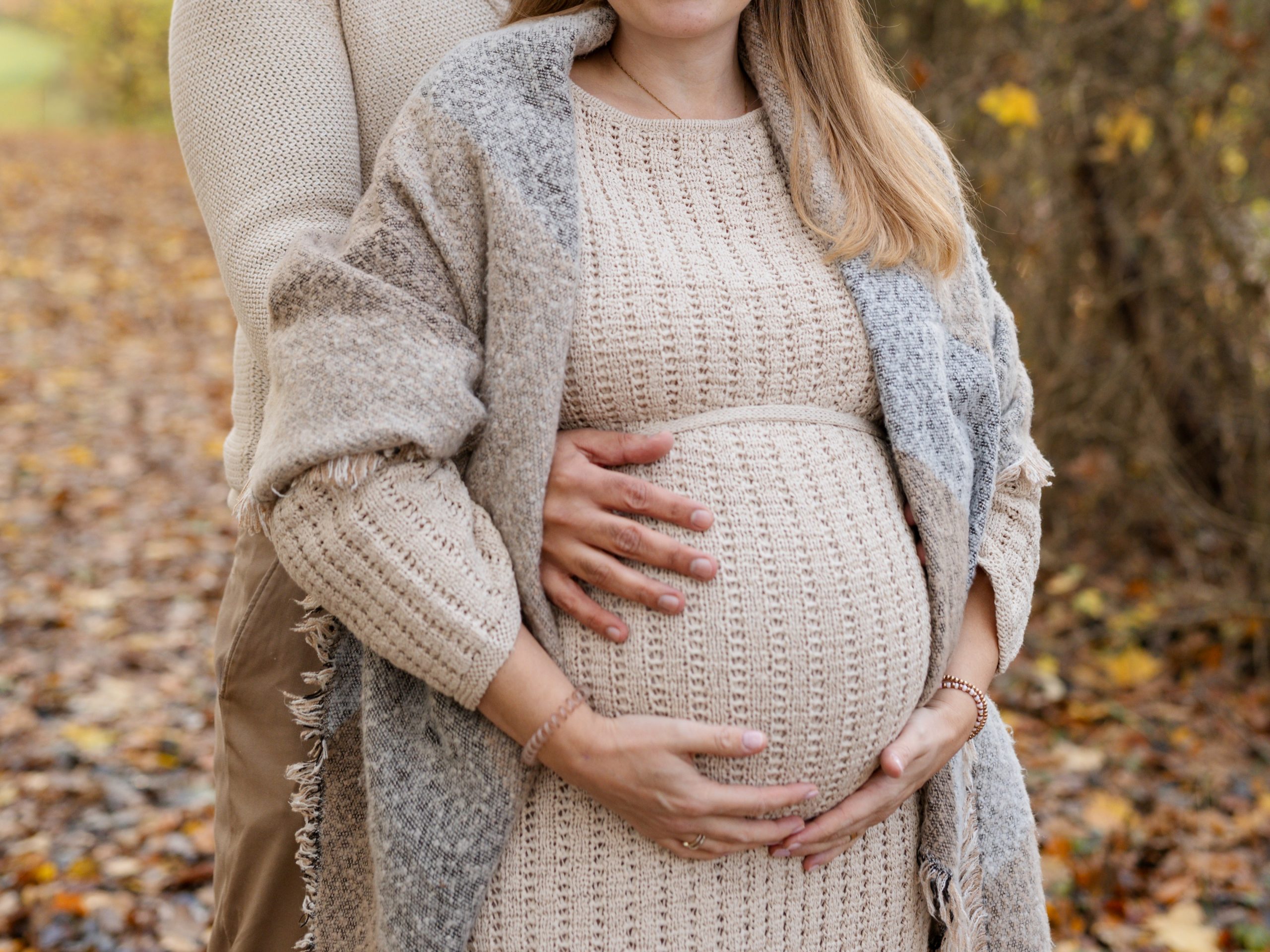 Babybauchfotos in der Natur – emotionale Erinnerungen